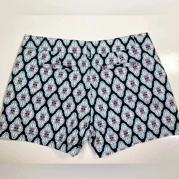 Crown & Ivy Shorts Navy Floral Flat Front Cotton Shorts Women’s Size 12 P - Picture 6 of 11
